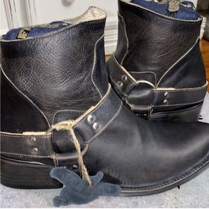 Freebird by Steven Santiago Ankle Boots 11 Black